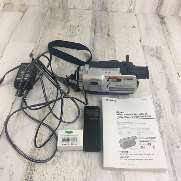 Sony Handycam CCD-TRV318 8mm Hi-8 Analog Camcorder Steadyshot - Picture 1 of 16